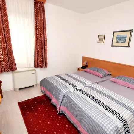 By The Sea - 15155 3* 特罗吉尔